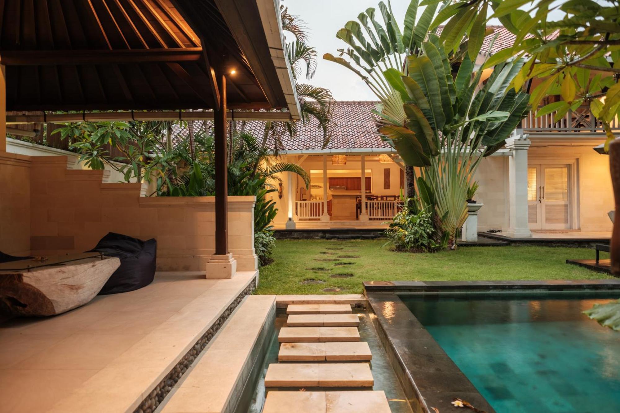 Uma Lima Villa Batu Belig - Close To The Beach Canggu Kültér fotó